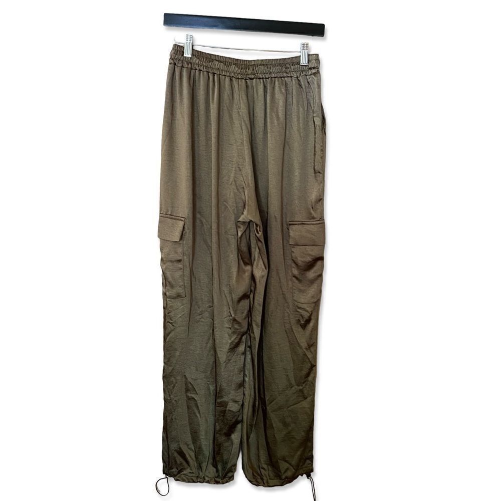 Superdown Rita Cargo Pants Olive green satin track jogger pull on Revolve NWT - Picture 6 of 11